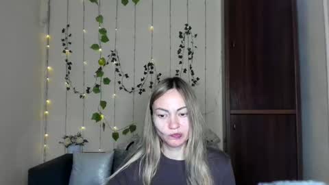 Snapshot of mikkey_mouse8 chatting on 04/30/26, 05:47 Adalina online show from 04/30/26, 05:47