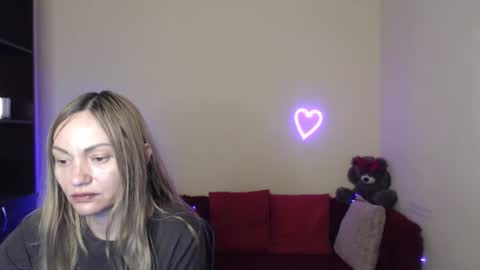Snapshot of mikkey_mouse8 chatting on 05/01/26, 05:34 Adalina online show from 05/01/26, 05:34