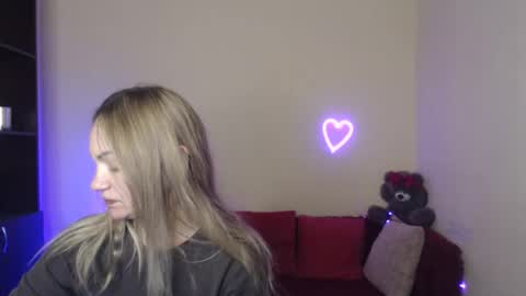 Snapshot of mikkey_mouse8 chatting on 05/03/26, 05:24 Adalina online show from 05/03/26, 05:24
