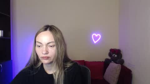 Snapshot of mikkey_mouse8 chatting on 05/05/26, 11:29 Adalina online show from 05/05/26, 11:29