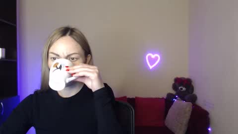 Snapshot of mikkey_mouse8 chatting on 05/07/26, 11:26 Adalina online show from 05/07/26, 11:26