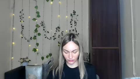 Snapshot of mikkey_mouse8 chatting on 05/08/26, 11:26 Adalina online show from 05/08/26, 11:26