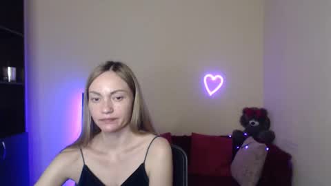 Snapshot of mikkey_mouse8 chatting on 05/11/26, 04:04 Adalina online show from 05/11/26, 04:04