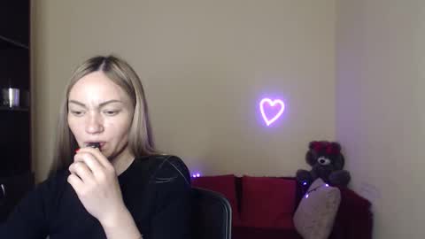 Snapshot of mikkey_mouse8 chatting on 05/17/26, 11:28 Adalina online show from 05/17/26, 11:28