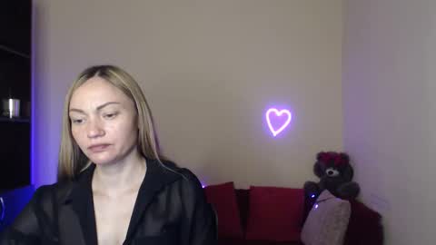 Snapshot of mikkey_mouse8 chatting on 05/28/26, 11:29 Adalina online show from 05/28/26, 11:29