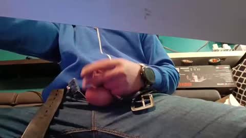 Snapshot of mikkkiz chatting on 02/25/25, 02:14 Bescior online show from 02/25/25, 02:14