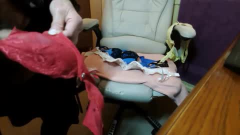 Snapshot of mikky36b chatting on 02/08/25, 12:06 Michael online show from 02/08/25, 12:06