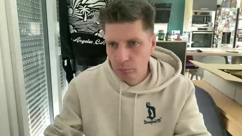 Snapshot of miklp8463 chatting on 03/26/26, 01:28 miklp8463 online show from 03/26/26, 01:28