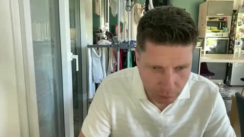 Snapshot of miklp8463 chatting on 04/21/26, 09:48 miklp8463 online show from 04/21/26, 09:48