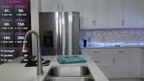 Snapshot of mikmagik chatting on 01/06/25, 03:20 Mikaylah online show from 01/06/25, 03:20