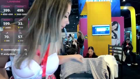 Snapshot of mikmagik chatting on 10/17/25, 10:01 Mikaylah online show from 10/17/25, 10:01