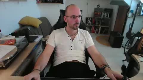 Snapshot of mikmik91 chatting on 03/20/26, 04:23 mikmik91 online show from 03/20/26, 04:23