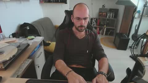 Snapshot of mikmik91 chatting on 05/07/26, 10:42 mikmik91 online show from 05/07/26, 10:42