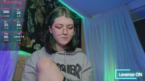 Snapshot of miko_meow chatting on 04/15/26, 07:58 Miko online show from 04/15/26, 07:58