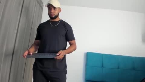 Snapshot of miky_xxx chatting on 10/06/25, 02:31 Miky online show from 10/06/25, 02:31