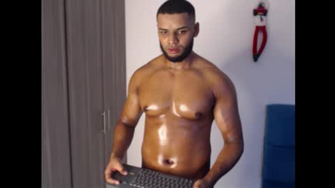 Snapshot of miky_xxx chatting on 11/26/25, 09:27 Miky online show from 11/26/25, 09:27