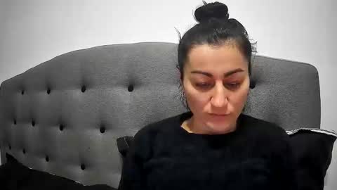 Mikyloveu online show from 12/22/25, 04:37