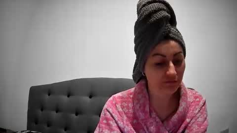 Snapshot of mikyloveu chatting on 03/14/26, 04:56 Mikyloveu online show from 03/14/26, 04:56