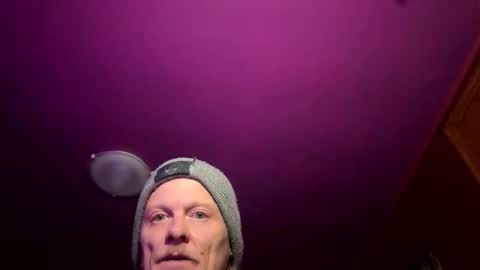 Snapshot of mil8207 chatting on 11/16/25, 04:29 mil8207 online show from 11/16/25, 04:29