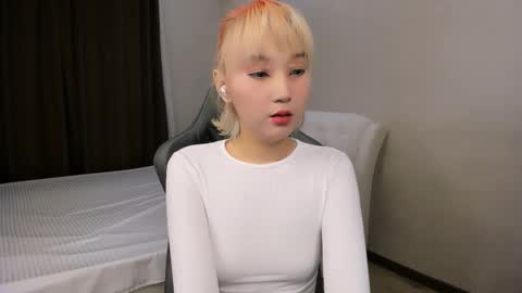 Snapshot of mil_waves chatting on 12/03/25, 12:58 mil_waves online show from 12/03/25, 12:58