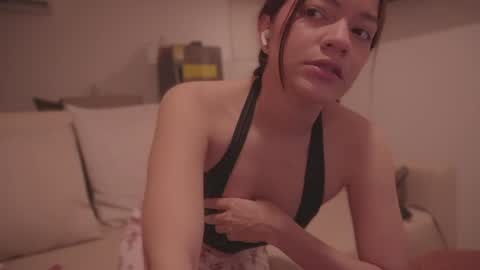 mila_1 online show from 10/26/25, 06:52