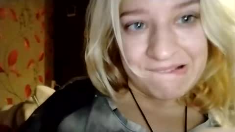 Snapshot of mila_420 chatting on 10/23/25, 02:00 Mila 420 online show from 10/23/25, 02:00