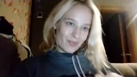 Snapshot of mila_420 chatting on 11/15/25, 09:32 Mila 420 online show from 11/15/25, 09:32