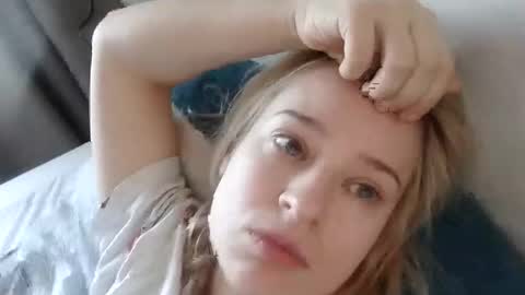 Snapshot of mila_420 chatting on 11/27/25, 08:27 Mila 420 online show from 11/27/25, 08:27