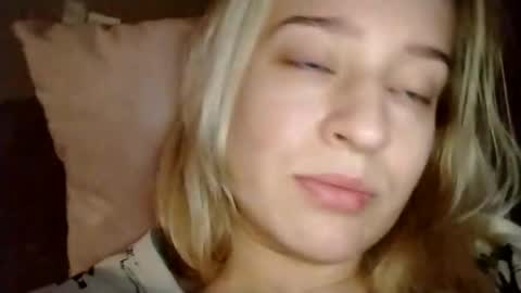 Snapshot of mila_420 chatting on 12/19/25, 11:39 Mila 420 online show from 12/19/25, 11:39