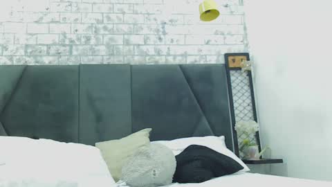 mila_adamss online show from 01/12/25, 01:58