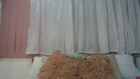 mila_adamss online show from 11/06/25, 10:49