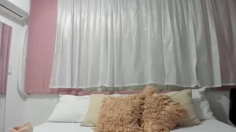 mila_adamss online show from 02/12/26, 10:32