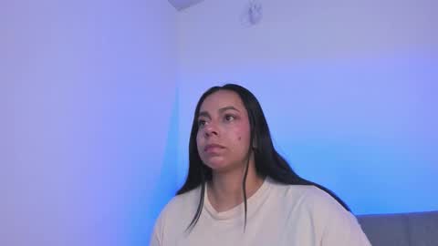 Snapshot of mila_chic chatting on 12/20/25, 09:55 mila online show from 12/20/25, 09:55