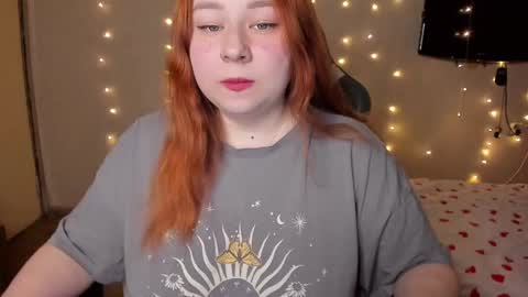 Snapshot of mila_foxxxy chatting on 02/25/25, 11:30 Mila shy sensual person online show from 02/25/25, 11:30