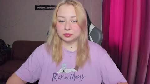 Snapshot of mila_foxxxy chatting on 11/05/25, 08:36 Mila shy sensual person online show from 11/05/25, 08:36