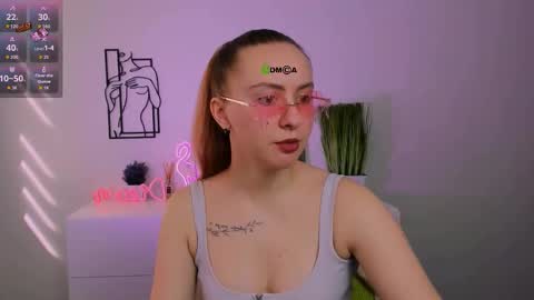 Snapshot of mila_glow chatting on 09/17/25, 09:11 mila_glow online show from 09/17/25, 09:11