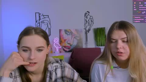 Snapshot of mila_glow chatting on 09/22/25, 12:29 mila_glow online show from 09/22/25, 12:29