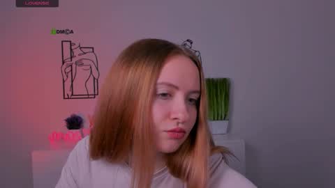 Snapshot of mila_glow chatting on 10/01/25, 07:20 mila_glow online show from 10/01/25, 07:20