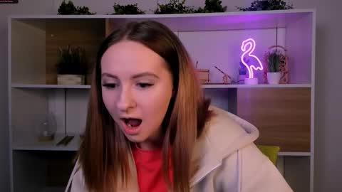 Snapshot of mila_glow chatting on 10/21/25, 07:14 mila_glow online show from 10/21/25, 07:14