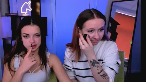 Snapshot of mila_glow chatting on 10/25/25, 08:33 mila_glow online show from 10/25/25, 08:33