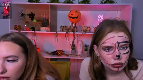 Snapshot of mila_glow chatting on 10/29/25, 08:43 mila_glow online show from 10/29/25, 08:43