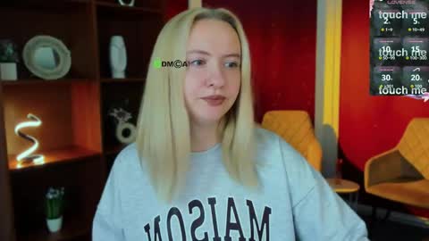 Snapshot of mila_glow chatting on 05/19/26, 06:47 mila_glow online show from 05/19/26, 06:47