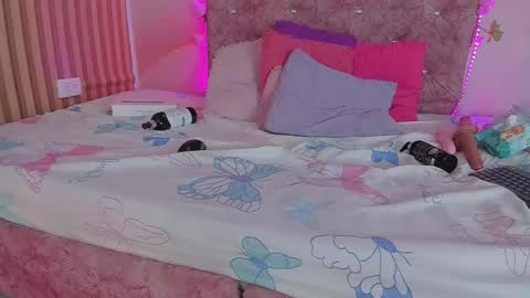 mila_grace_ online show from 12/13/25, 07:53