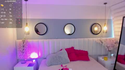 mila_hank online show from 10/22/25, 01:22