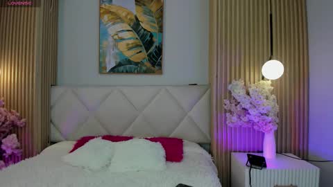 mila_hank online show from 03/25/26, 12:11