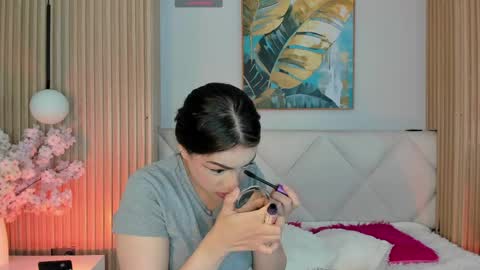 mila_hank online show from 04/24/26, 12:18