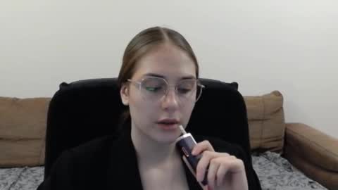 mila_keyy online show from 01/18/26, 08:34