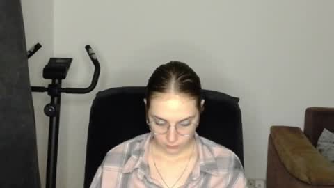 mila_keyy online show from 06/04/26, 09:21