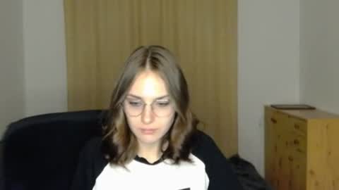 mila_keyy online show from 07/22/26, 09:39