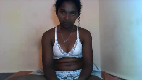 Snapshot of mila_lunah chatting on 03/18/26, 06:38 mila_lunah online show from 03/18/26, 06:38